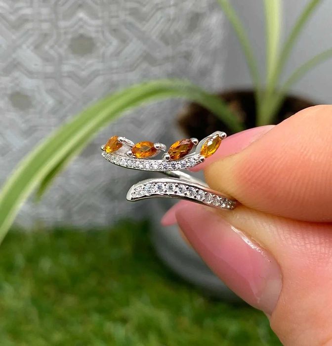 Кольцо из серебра 925 пробы с камнем маркиз цитрин 4x2 мм, размер 18