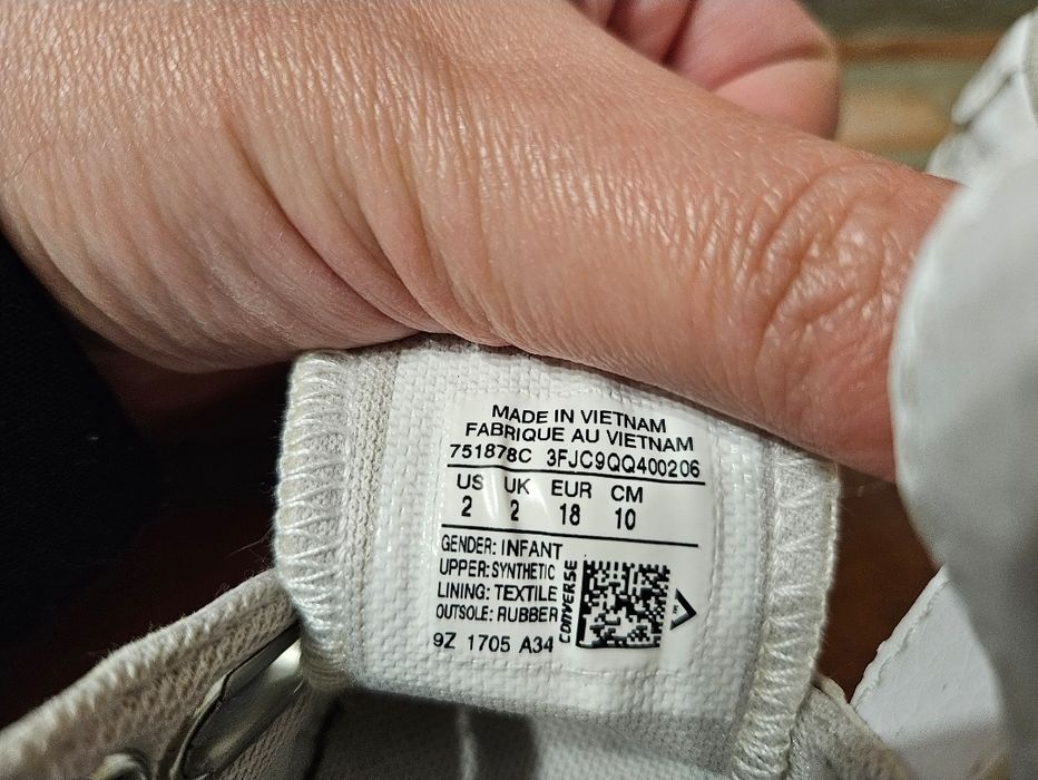 Ténis All Stars brancos (tam 18) como novos

Ténis com pouco uso, muit