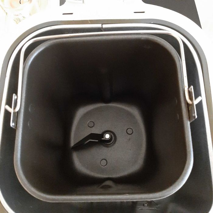 Хлібопічка First.