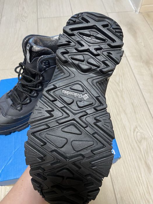 Продам чоловічі чоботи Columbia