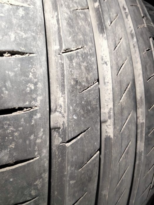 275 40 R21 Continental