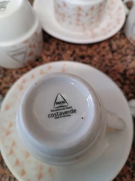 Vendo 9 chávenas de café novase 2 jarros para vinho outros líquidos