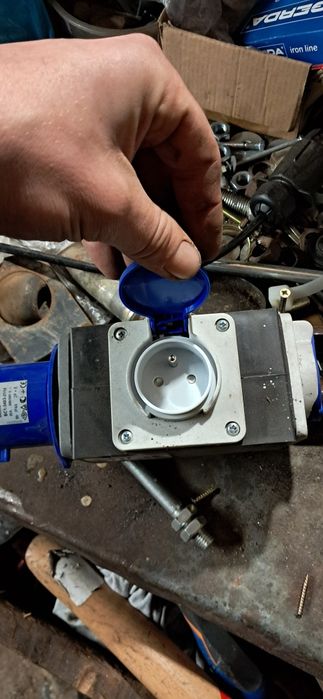 Rozdzielnica 32a 230v na 3x16a 230v z zabezpieczeniami nowa