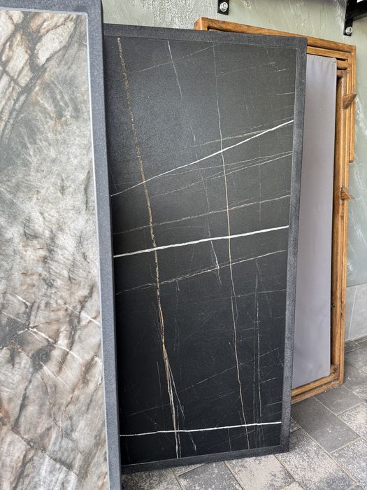 Барна стійка-дровниця універсальний стіл з металу та керамограніту.