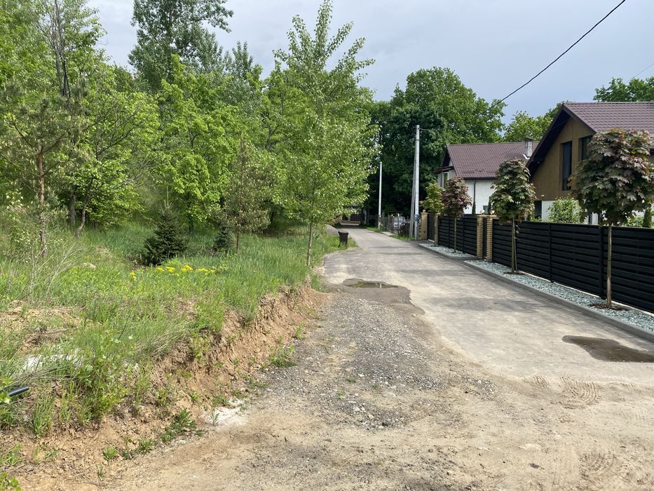 Продам земельну ділянку 83 сотки с.Хотів асфаль, газ,світло