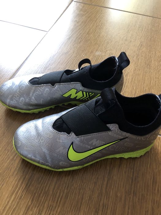 Взуття для футболу