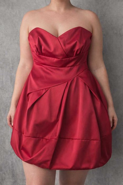 Vestido vermelho de festa sem alças. Tamanho UK 12 / EU 40–42 / M–L.
