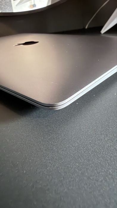 MacbBook Air A2337 M1 8 GB  256 GB super stan bateria 88%