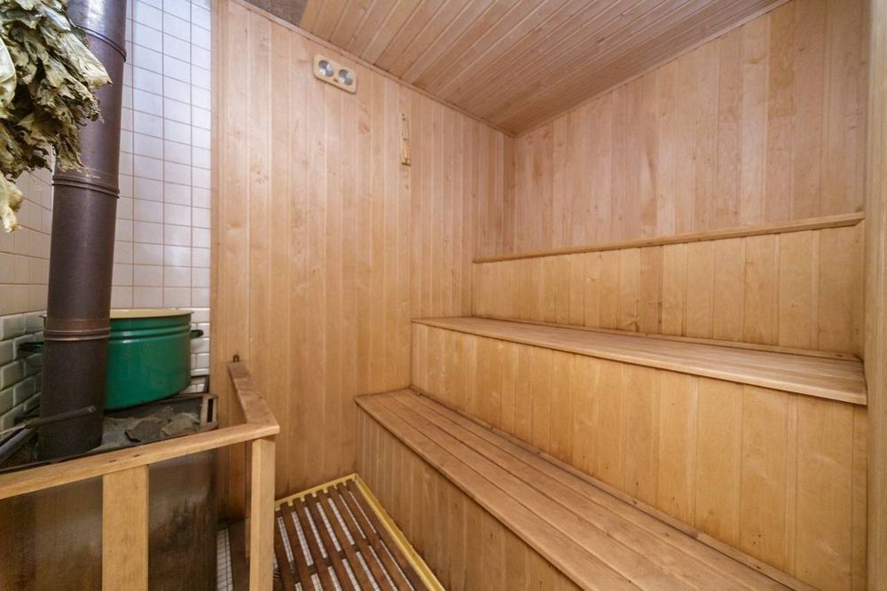 Аренда  дома возле моря  / Аркадия  , бассейн  , 8 соток, подвал ,свет