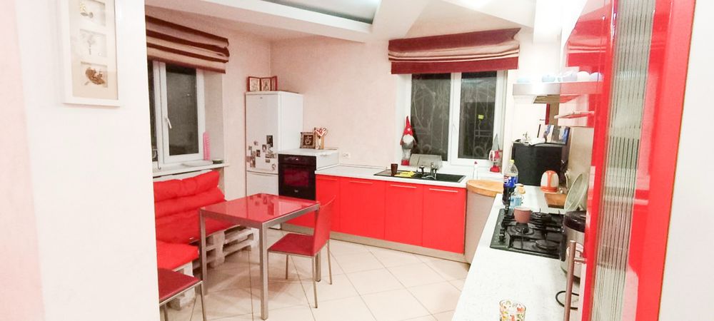 Здам будинок подобово перший поверх сауна басейн проектор