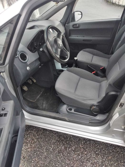 Mitsubishi Colt 1.1 com A/C e 5 Lugares de 03/2007 - Bom estado