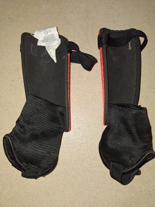 Adidas ochraniacze na golenie i kostki S