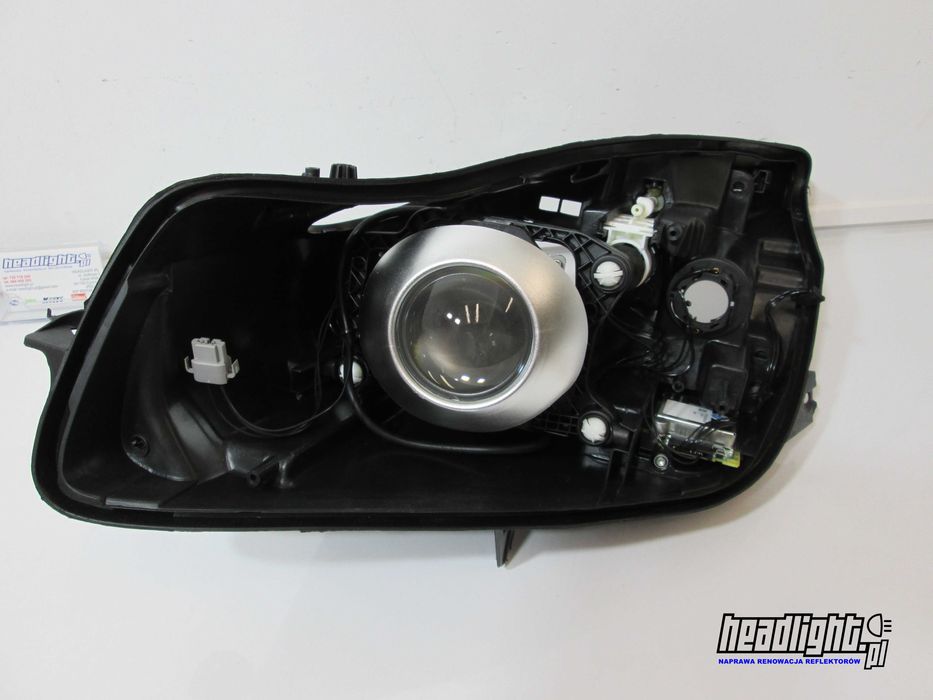 Opel Insignia Naprawa Regeneracja Reflektorów   LED Xenon