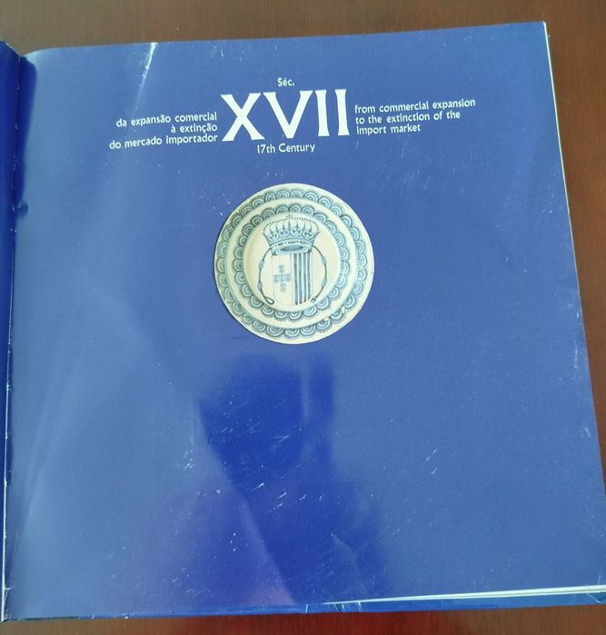 Livro "Faiança Portuguesa", com Selos temáticos, edição dos CTT