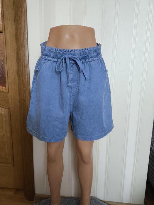 Легкі шорти джинсові жіночі.