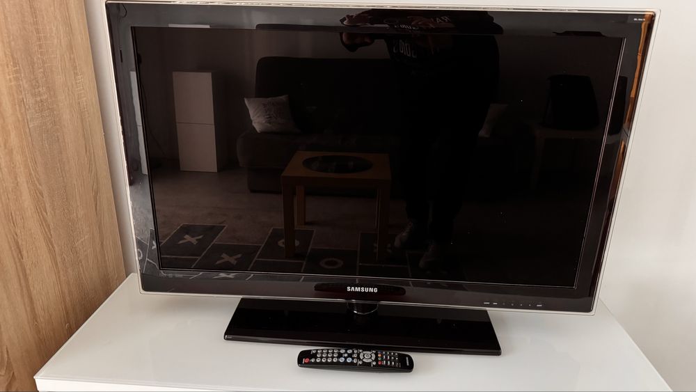 Telewizor LCD Samsung 40 cali - sprawny z pilotem