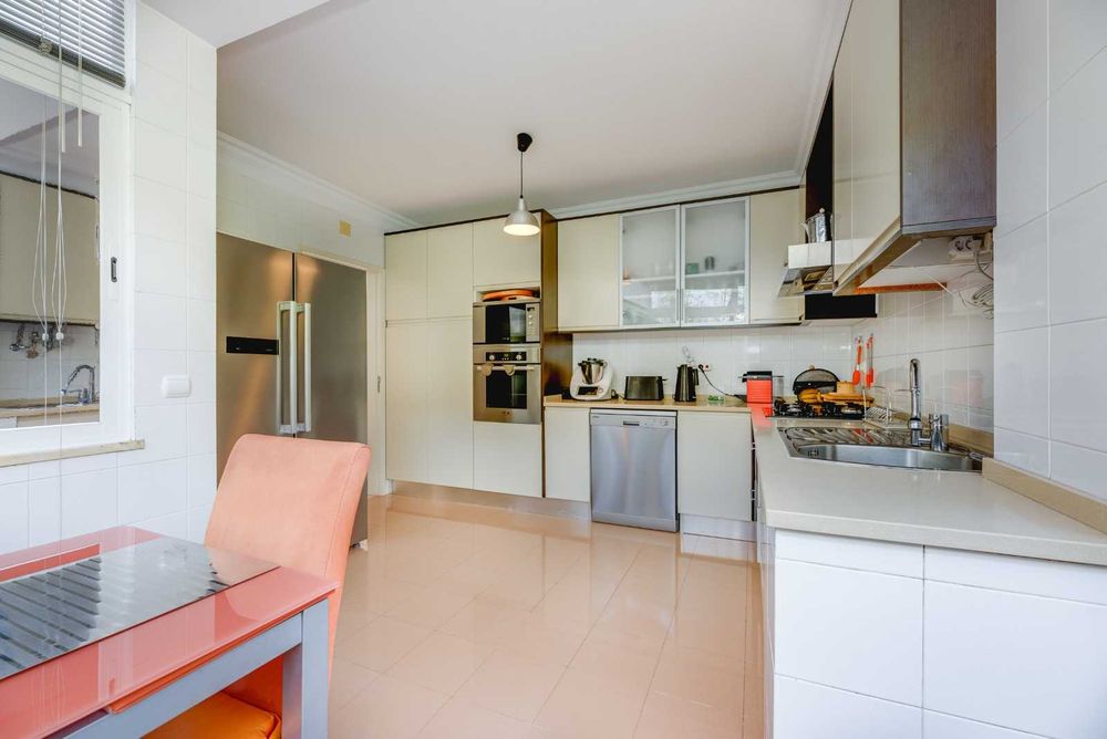 Excelente Quarto em casa com jardim privado Estoril