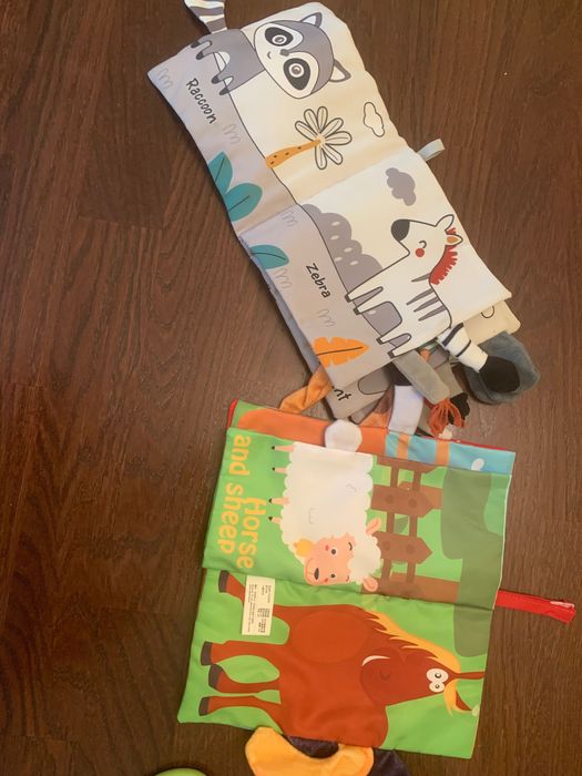 Книжечки, ігрушки, погримушки для немовлят
