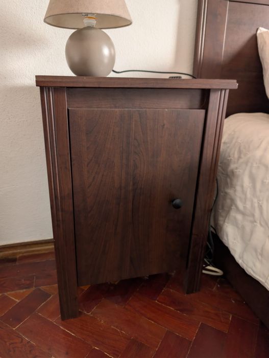 Cama 1,60x2,00 com colchão, estrado e gavetões + mesas de cabeceira