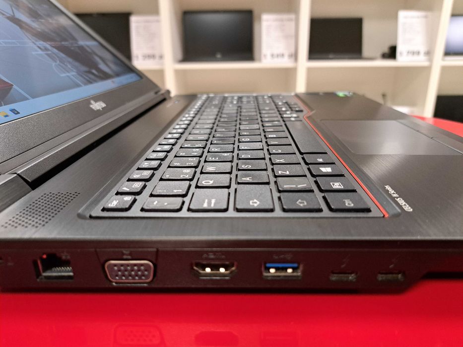 Mocny 15" FUJITSU Celsius H7510 Xeon W-10855M 16GB/512GBSSD Nvidia 4GB