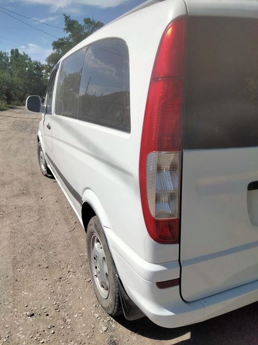 автомобіль Мерседес бенс