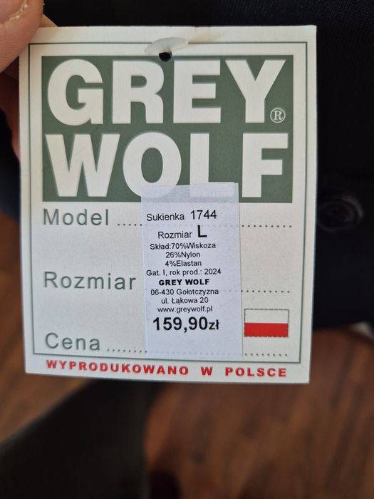 Elegancka prosta sukienka za kolano