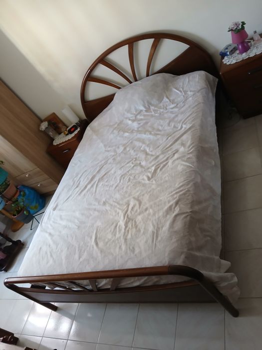 Cama de casal com estrado e colchão