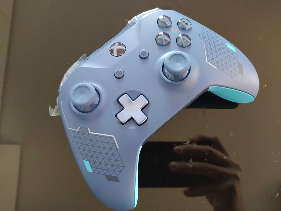 Pad kontroler od konsoli Xbox One Series S X lub PC Sport Blue