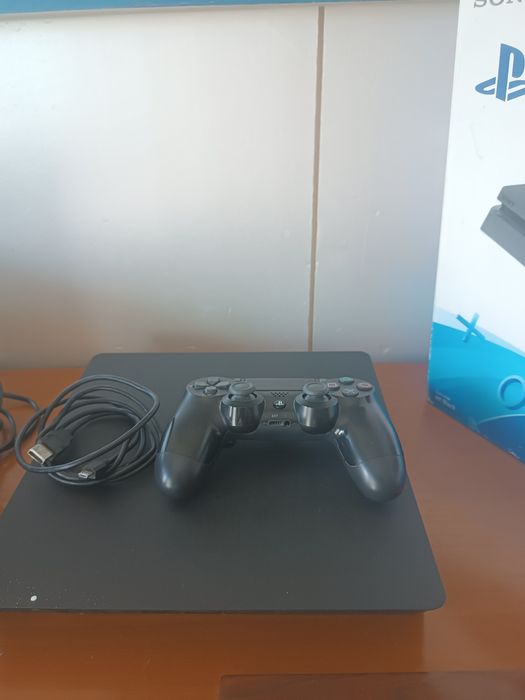 PlayStation 4 Slim 1TB + comando