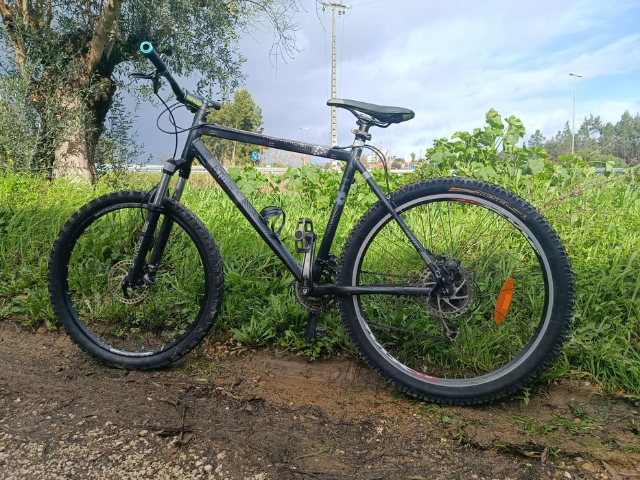 B'Twin Rockrider 8.1 - Suspensão RockShox - Pneus Novos