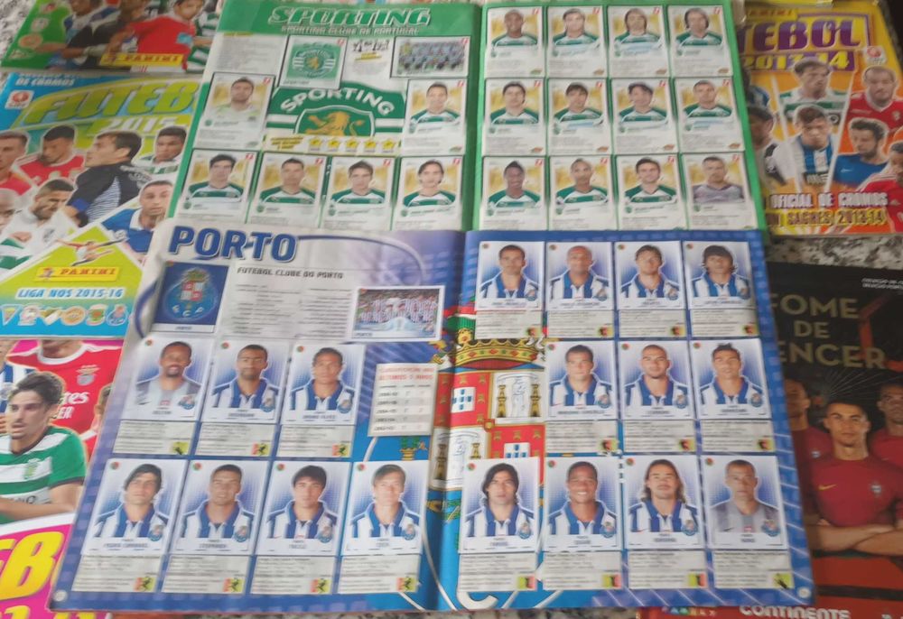 Lote de cadernetas de futebol