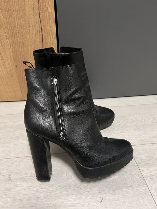 Жіночі ботильйони на каблуку