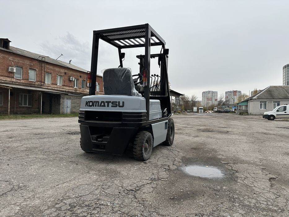 Дизельний вилковий навантажувач Komatsu fd15 дизельный вилочный погруз