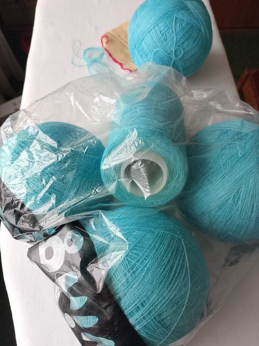 Пряжа півшерсть у бобінах