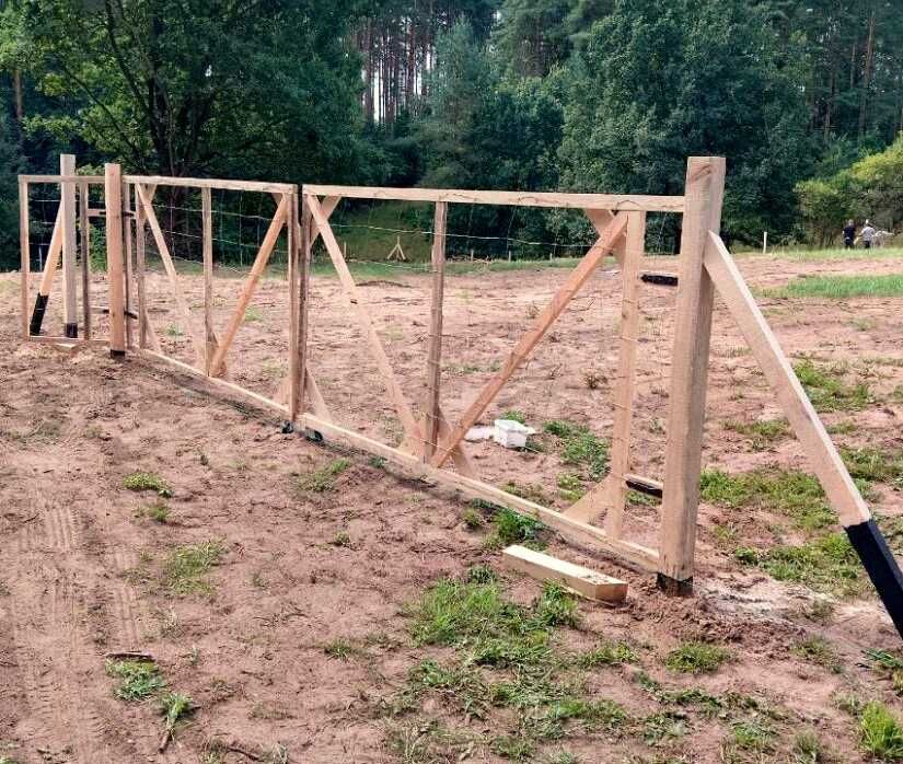 Ogrodzenie budowlane tymczasowe płot siatka lesna blacha osb montaż