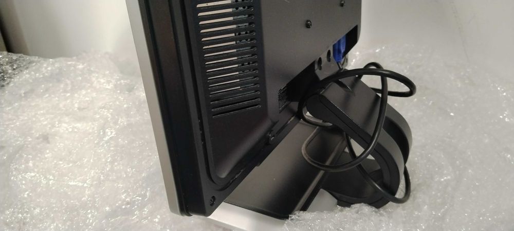 Monitor HP 17  L1710473644692239165444
