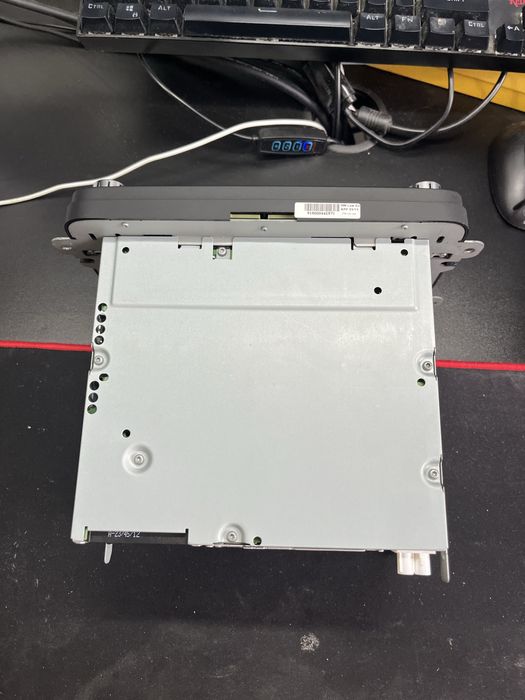 Radio Cd Volkswagen RCD-310 VW-1K0.. AN 764021... Bosch