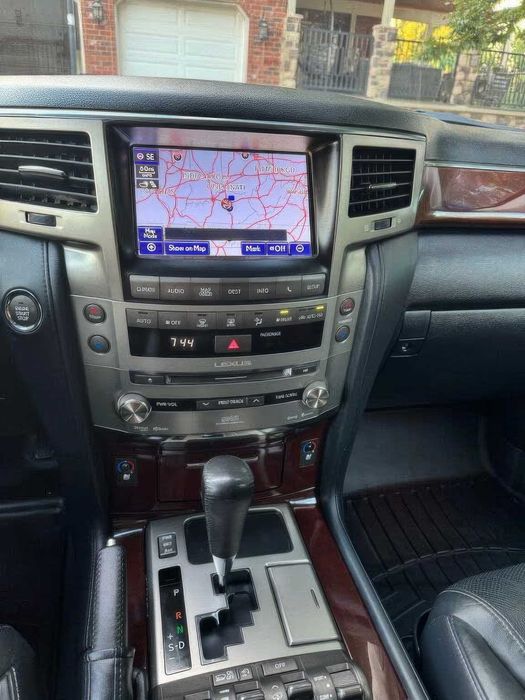 Lexus LX 570      2015