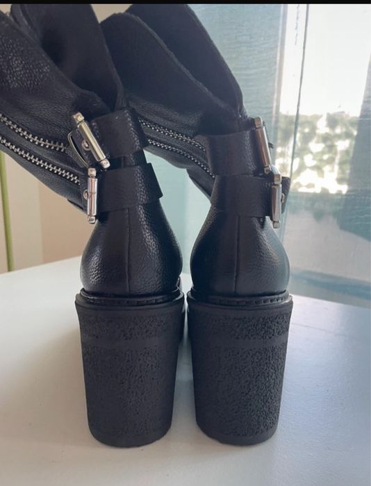 Botas pretas cano médio, marca italiana, Barachini, 39