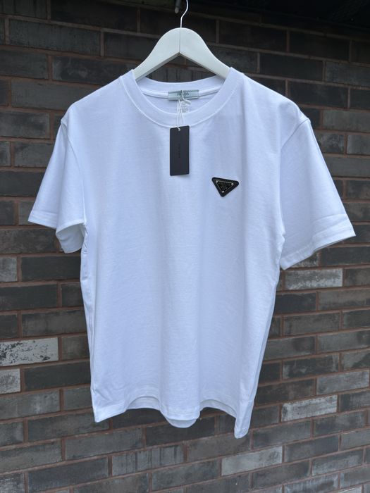 Футболки Прада.