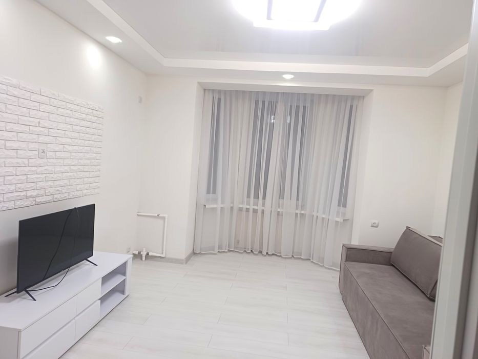 Сдам 2 кв.пр-ктСвободы с шикарным видом на сквер с фонтанами 20000 грн