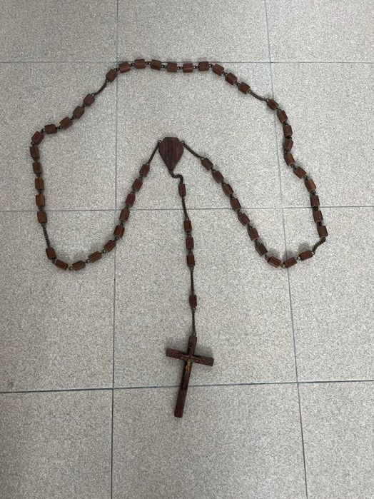 Terço com crucifixo parede