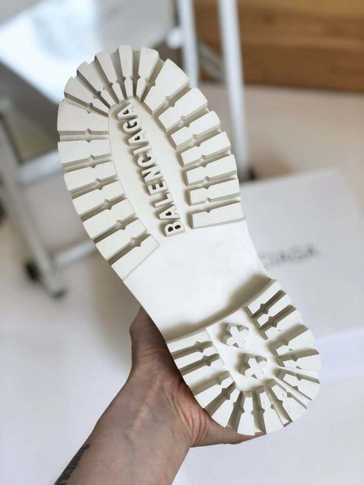Ботінки - Balenciaga Strike Boots (чорні і білі )