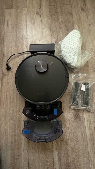 Робот-пилосос миючий ECOVACS Deebot OZMO