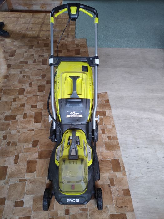 Kosiarka akumulatorowa 18V Ryobi RY18LMX40A.