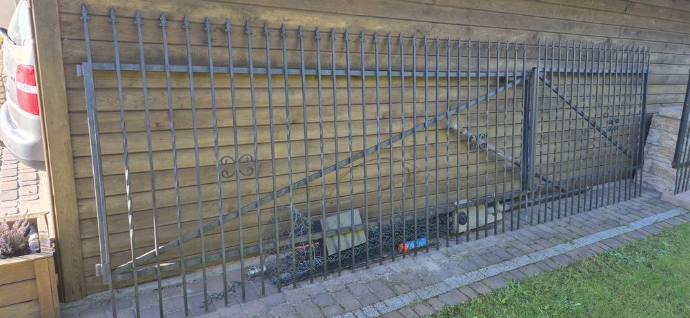 Brama z furtką z pełnej stali