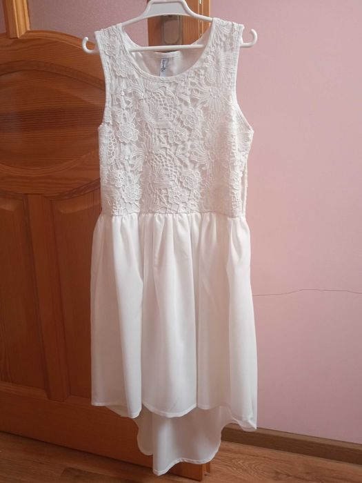 sprzedam sukienkę rozmiar 146