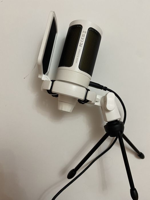 Мікрофон Fifine RGB AmpliGame A6VW White