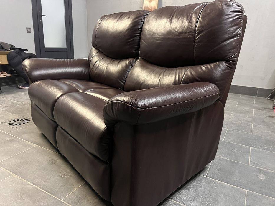 Роскошный кожаный диван из Европы.