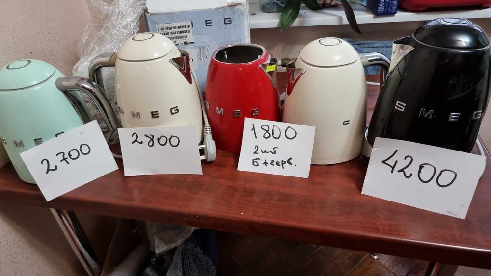 Електричний чайник Smeg  бd в ідеальному стані  2400 -3700гр ( Англія)